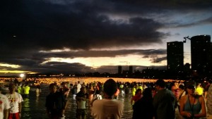 Shinnyo-En Hawaii lanterns and crowds 2015